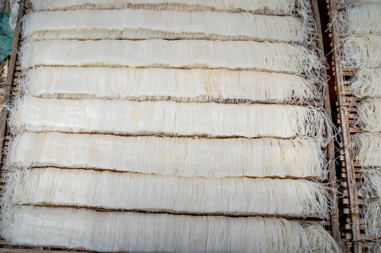 福州佐腕装饰设计:布艺窗帘与百叶窗定制工艺对比分析